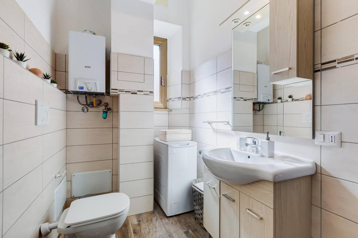 Bright And Spacious 2Bdr Apartment Рим Екстер'єр фото