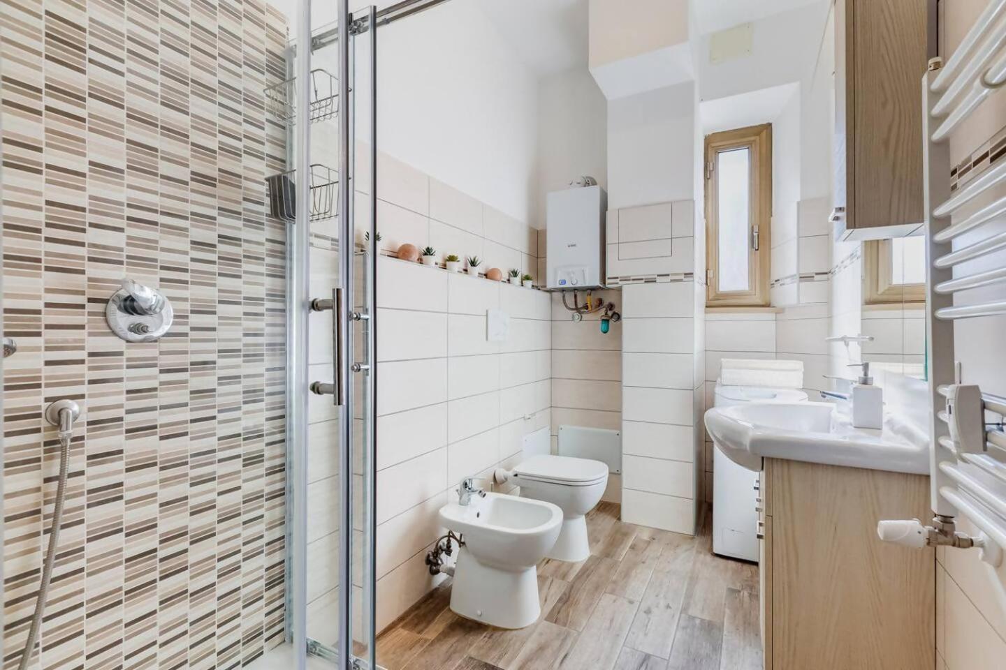 Bright And Spacious 2Bdr Apartment Рим Екстер'єр фото